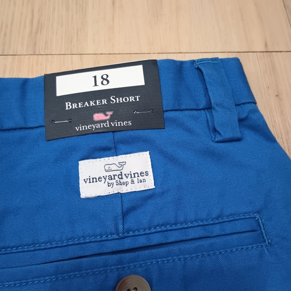 Vineyard Vines pineapple breaker shorts - Picture 5 of 5